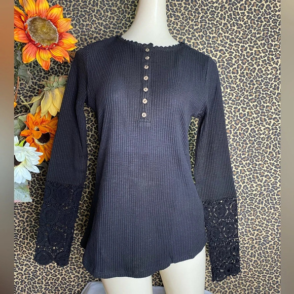 🌴3/$30🌴DOE & RAE Black Lace Long Sleeved Ribbed Henley Top NWT - Picture 1 of 10